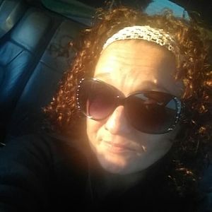 Meet your Posher, Lora